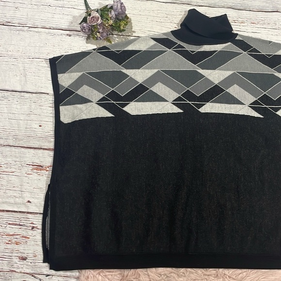 Sweaty Betty Geometric Black Gray Yeti Knit Poncho One Size - Picture 9 of 9